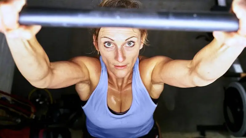 woman lifting weights