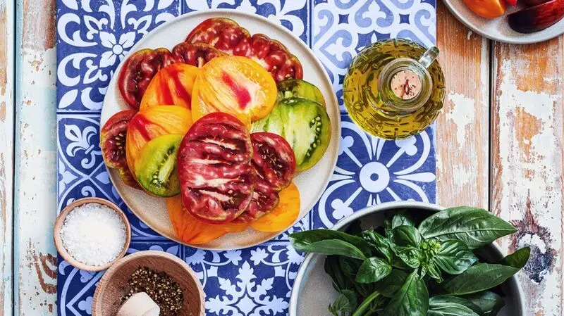 plate of colorful tomato slices
