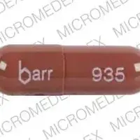 Claravis (Isotretinoin (oral) [ eye-so-tret-i-noyn ])-barr 935-20 mg-Brown-Capsule-shape