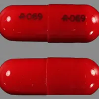 Oxazepam (Oxazepam [ ox-a-ze-pam ])-R-069 R-069-15 mg-Red-Capsule-shape