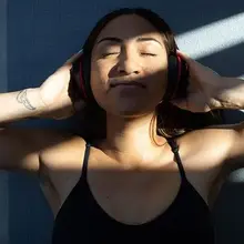 Anxiety: Pairing music with auditory beats may help ease symptoms